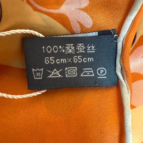 Baoshidi 100% Mulberry Silk Scarf – New with Tags & Box - Picture 11 of 13